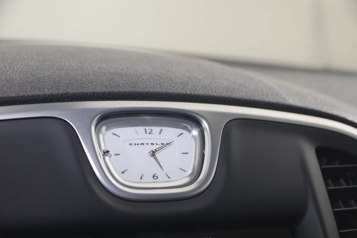 Used 2015 Chrysler 300 Limited RWD image 26