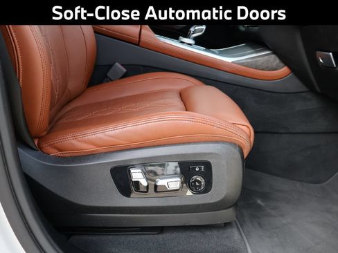 Used 2022 BMW X7 xDrive40i w/ Executive Package AWD/4WD image 13