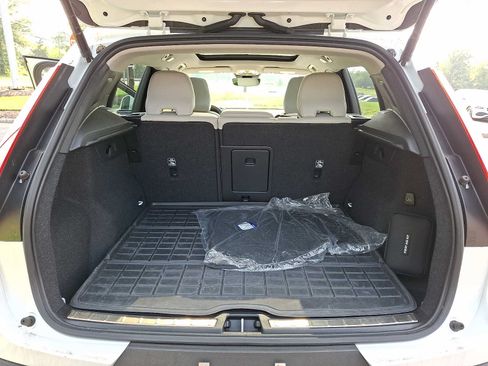 Used 2023 Volvo XC40 B5 Plus w/ Driver Assist Package AWD/4WD image 28