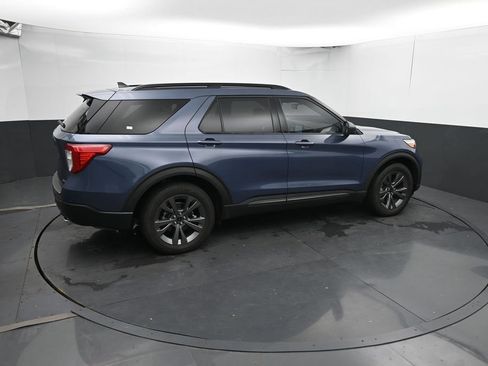 Used 2021 Ford Explorer XLT w/ Equipment Group 202A AWD/4WD image 12