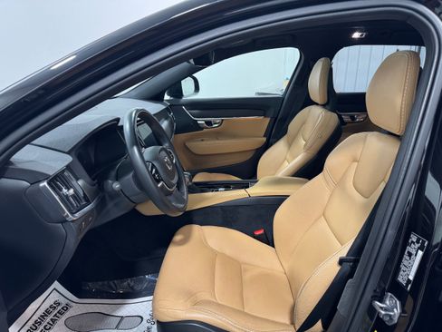 Used 2018 Volvo V90 T6 Cross Country w/ Convenience Package image 4