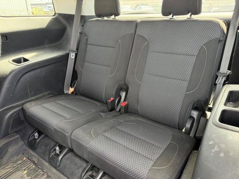 Used 2022 GMC Acadia SLE w/ Driver Convenience Package FWD image 8
