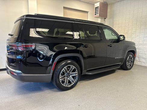 Used 2022 Jeep Wagoneer Series III AWD/4WD image 55