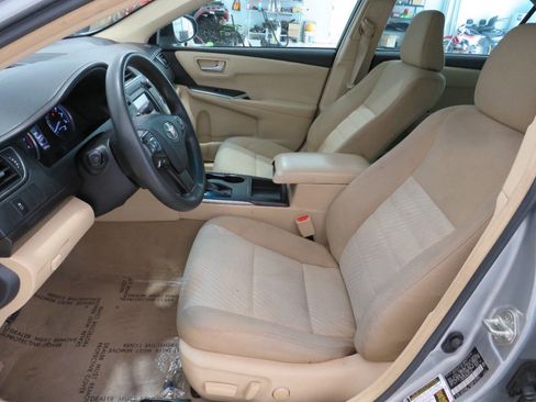 Used 2017 Toyota Camry LE FWD image 9