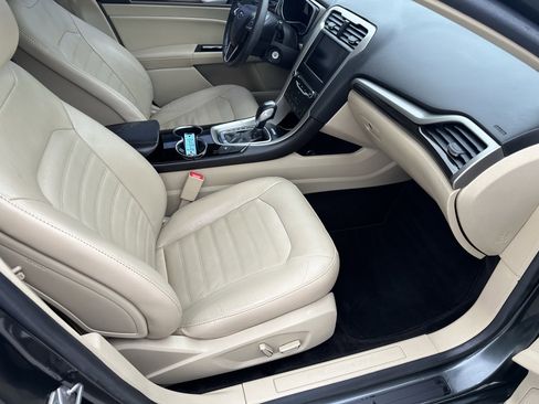 Used 2015 Ford Fusion SE w/ Equipment Group 202A FWD image 3