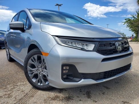 New 2026 Honda Odyssey Touring image 2