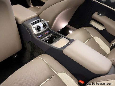 Used 2020 Rolls-Royce Dawn image 14