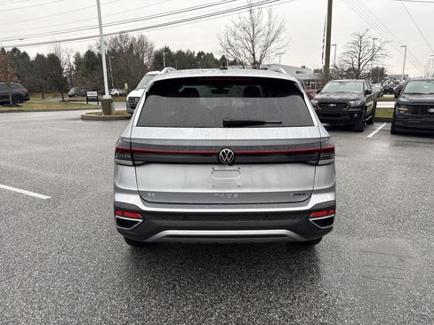 New 2026 Volkswagen Taos SE image 5