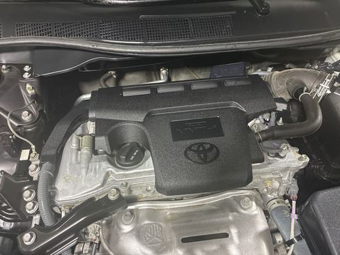 Used 2017 Toyota Camry SE image 7