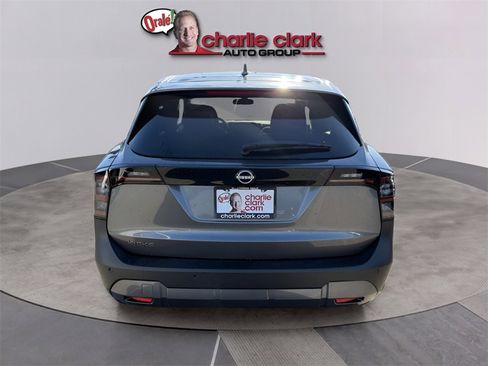 Used 2025 Nissan Kicks SV image 6