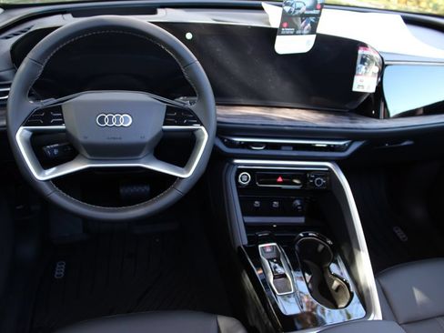 Used 2025 Audi Q5 Premium Plus w/ Premium Plus AWD/4WD image 11