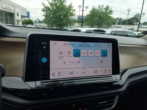 Certified 2024 Volkswagen Atlas SE w/ Panoramic Sunroof Package FWD image 20
