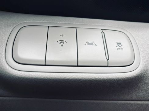 Used 2021 Hyundai Venue FWD image 26