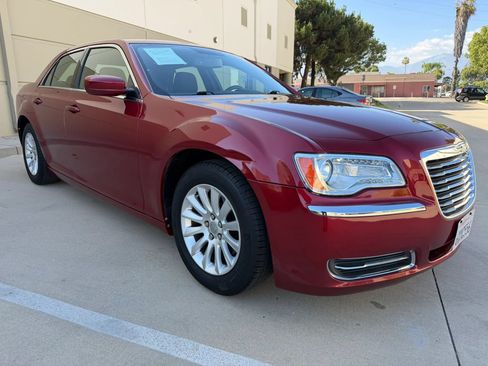 Used 2012 Chrysler 300 RWD image 3