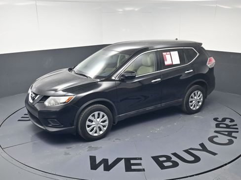 Used 2015 Nissan Rogue S w/ S Family Package image 31