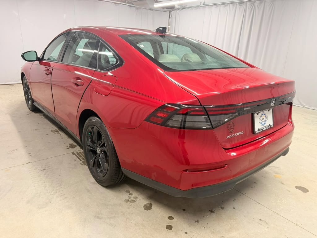 Certified 2025 Honda Accord SE image 11