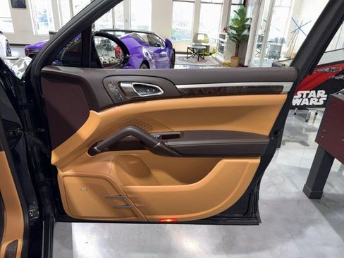 Used 2015 Porsche Cayenne Turbo image 66