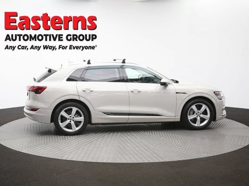 Used 2019 Audi e-tron Prestige w/ Prestige Package AWD/4WD image 43