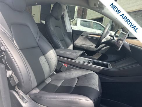 Used 2024 Tesla Model Y Performance image 9