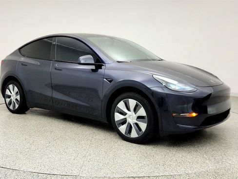 Used 2024 Tesla Model Y Long Range AWD/4WD image 3