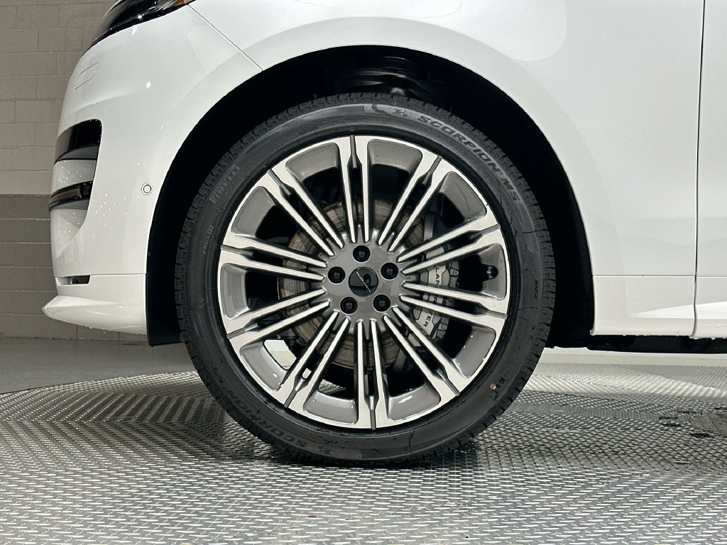 New 2027 Land Rover Range Rover Sport Dynamic SE AWD/4WD image 5