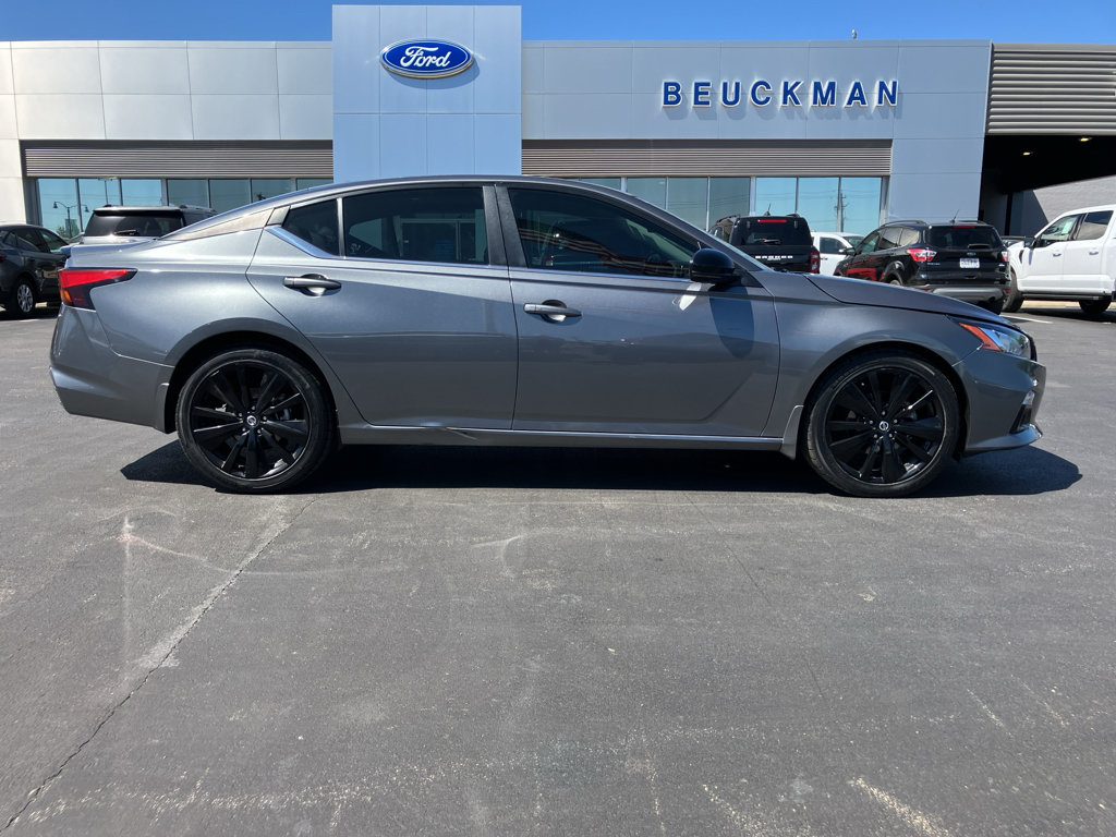 Used 2022 Nissan Altima 2.5 SR w/ Midnight Edition Package AWD/4WD image 11