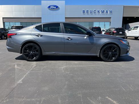 Used 2022 Nissan Altima 2.5 SR w/ Midnight Edition Package AWD/4WD image 11