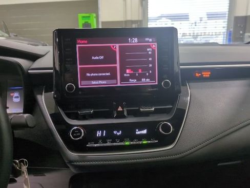 Used 2022 Toyota Corolla SE w/ Carpet Mat Package (TMS) image 11