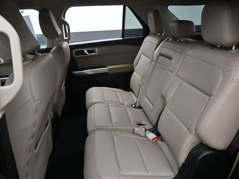 Used 2022 Ford Explorer XLT w/ Equipment Group 202A AWD/4WD image 28
