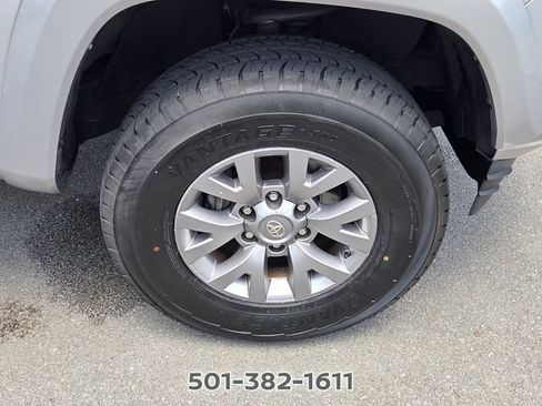 Used 2018 Toyota Tacoma SR5 RWD image 18