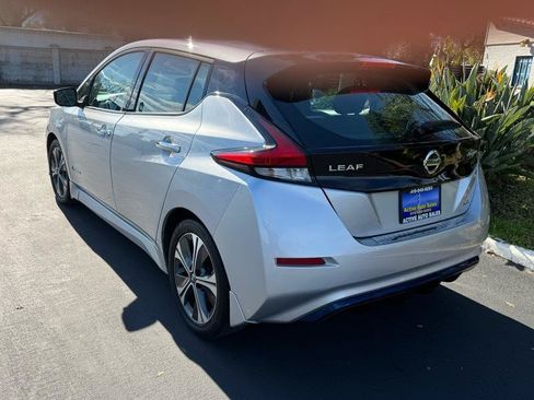 Used 2019 Nissan Leaf SL w/ SL Technology Package FWD image 3