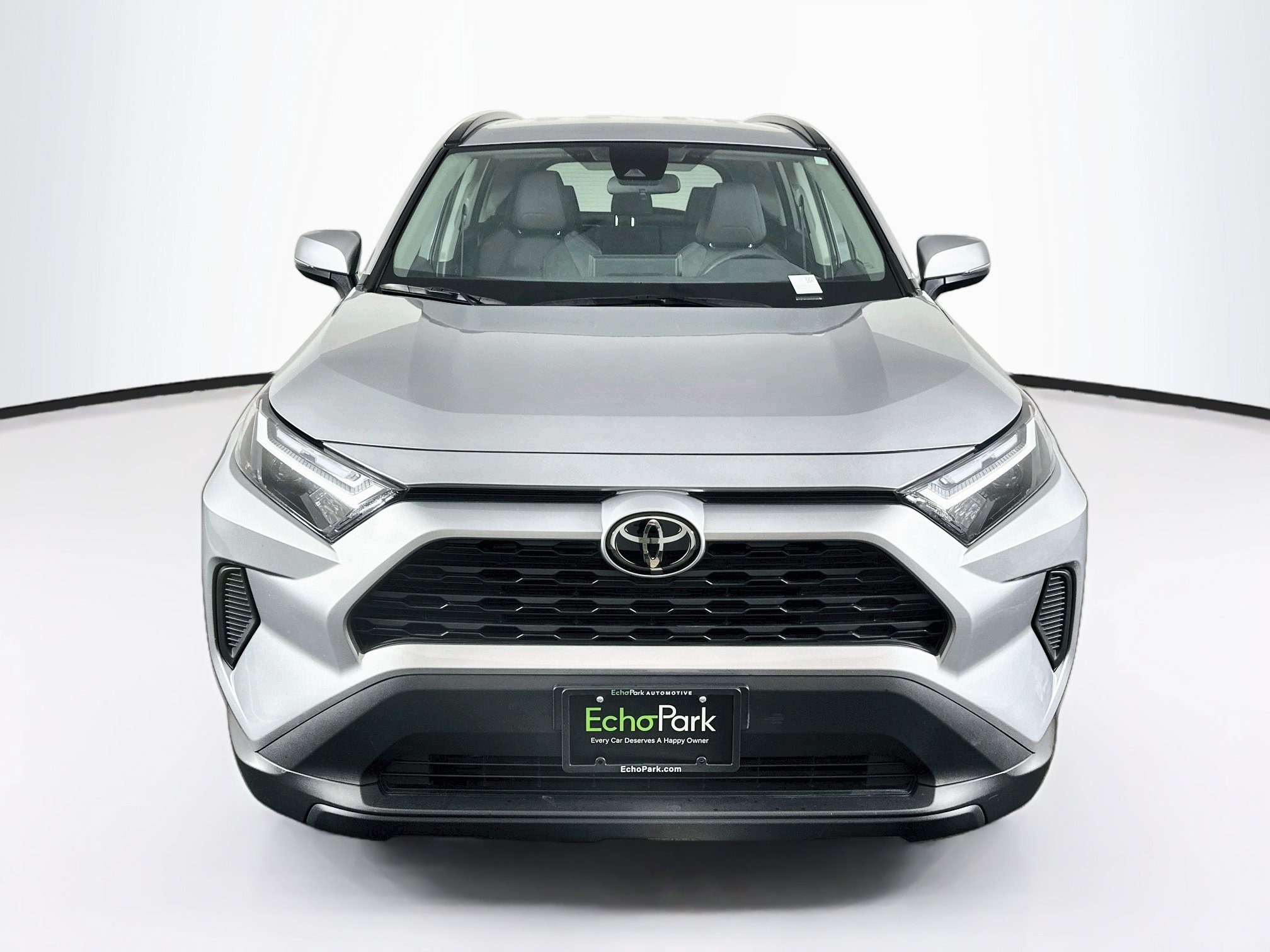 Used 2025 Toyota RAV4 XLE AWD/4WD image 2