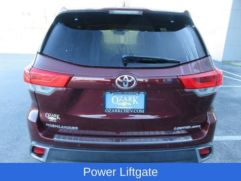 Used 2017 Toyota Highlander Limited image 3
