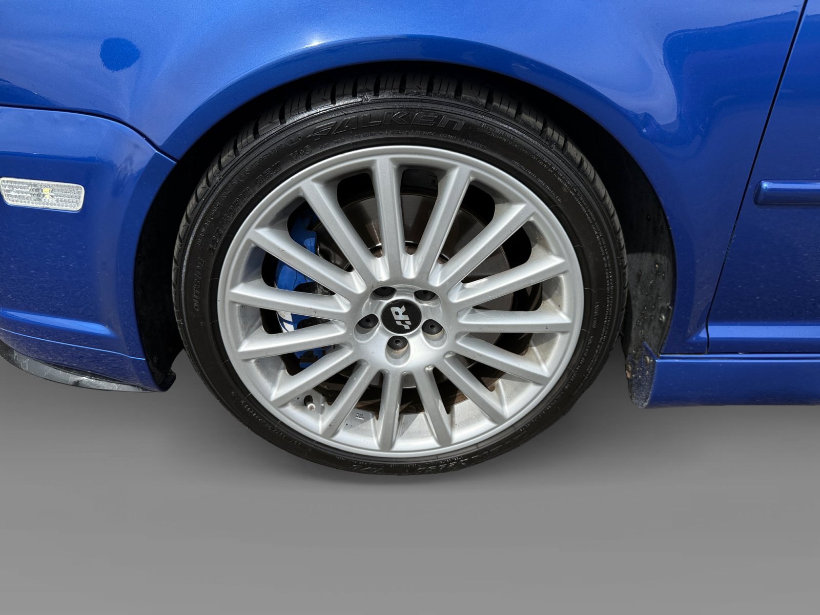 Used 2004 Volkswagen R32 AWD/4WD image 9