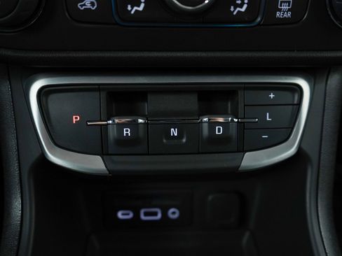 Used 2024 GMC Terrain SLT image 30