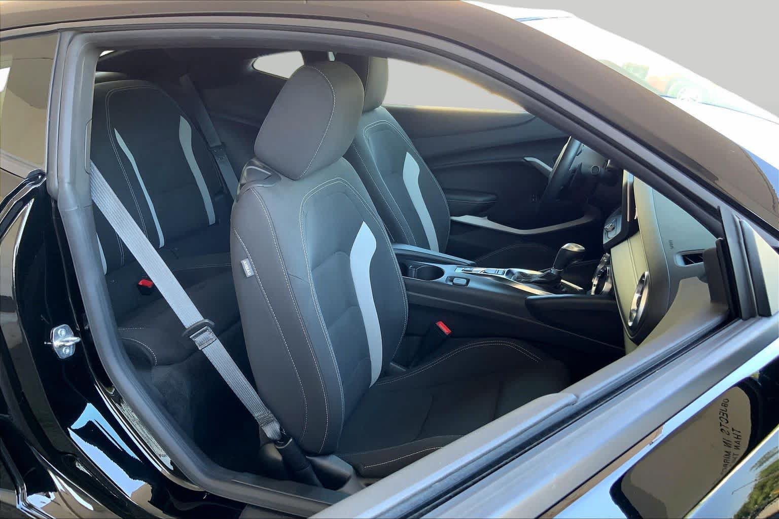 Used 2021 Chevrolet Camaro SS RWD image 9
