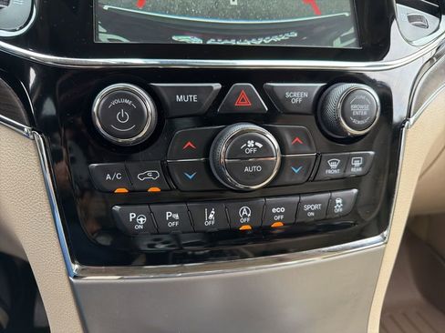 Used 2020 Jeep Grand Cherokee Overland AWD/4WD image 12