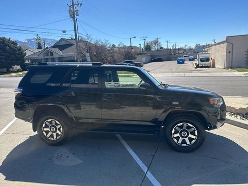Used 2022 Toyota 4Runner SR5 Premium image 4