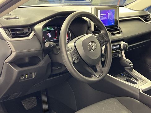 Used 2025 Toyota RAV4 XLE FWD image 17