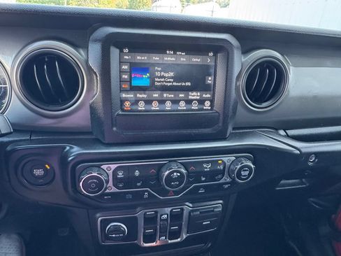 Used 2023 Jeep Wrangler Unlimited w/ Cold Weather Group AWD/4WD image 10