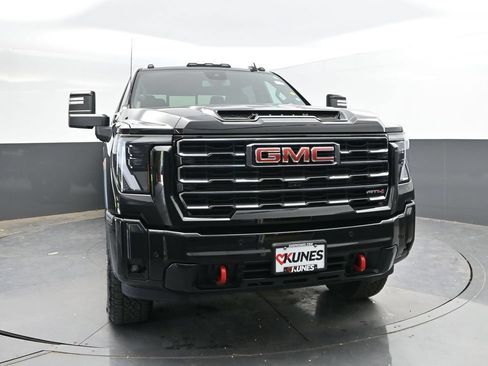 Used 2025 GMC Sierra 2500 AT4 AWD/4WD image 4