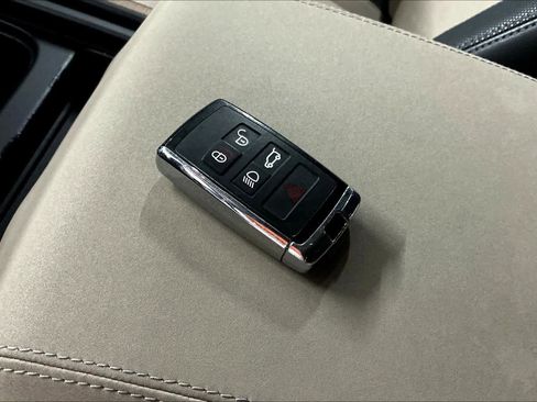 Used 2023 Land Rover Defender 130 X-Dynamic SE image 13