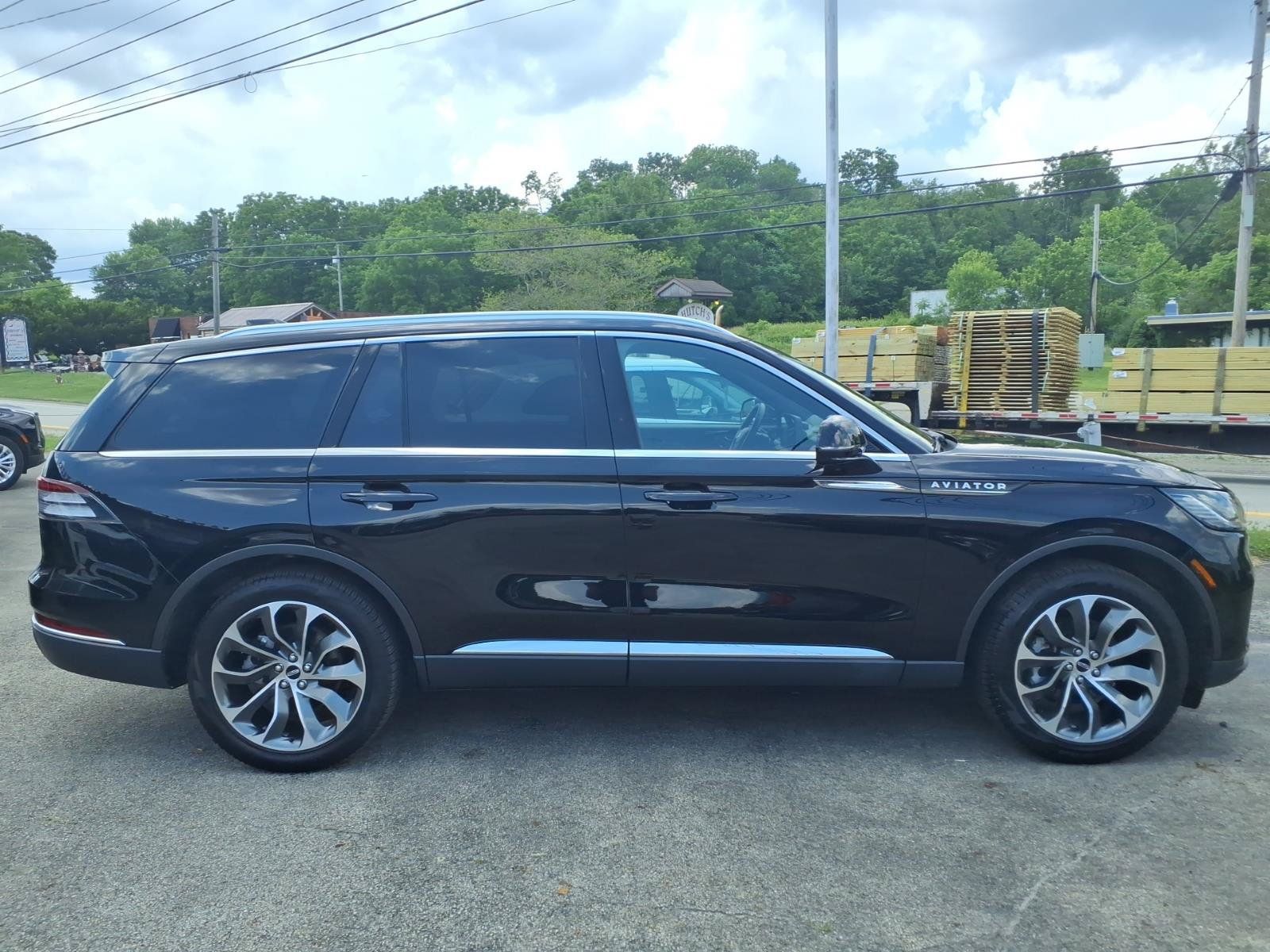 Used 2025 Lincoln Aviator Reserve w/ Illumination Package AWD/4WD image 2