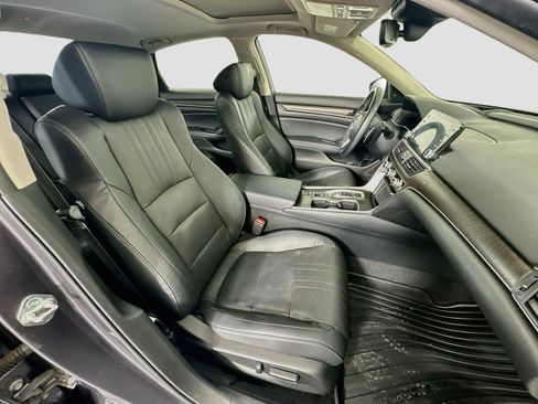 Used 2018 Honda Accord Touring image 32