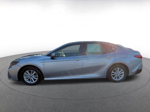 Used 2025 Toyota Camry LE image 9