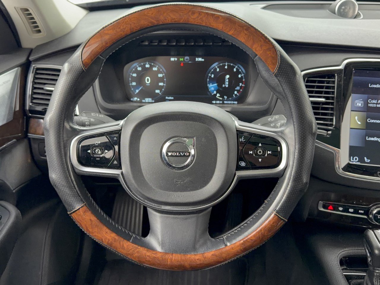 Used 2016 Volvo XC90 T6 Momentum AWD/4WD image 10