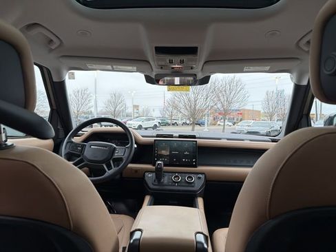 Used 2025 Land Rover Defender 110 X-Dynamic SE image 21