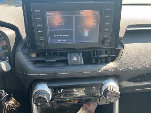 Used 2019 Toyota RAV4 LE image 11