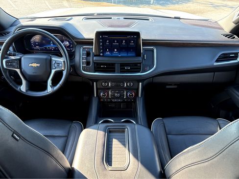 Used 2023 Chevrolet Suburban Premier image 4
