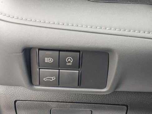 Used 2025 Toyota Highlander LE FWD image 16